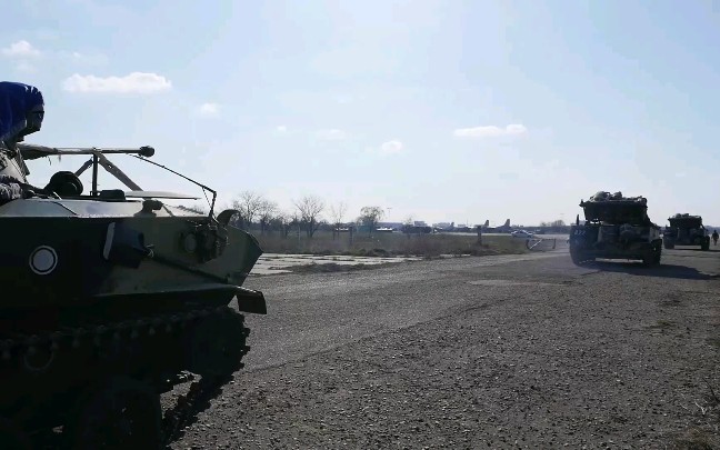 BMD空降战车被装上伊尔-76
